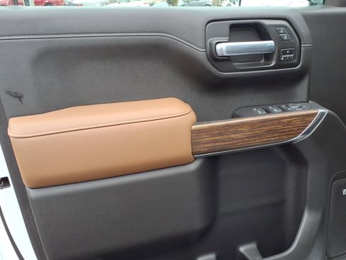 Used 2021 Chevrolet Silverado 1500 High Country w/ Technology Package image 21