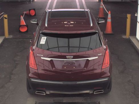 Used 2018 Cadillac XT5 Luxury w/ Driver Awareness Package FWD image 10
