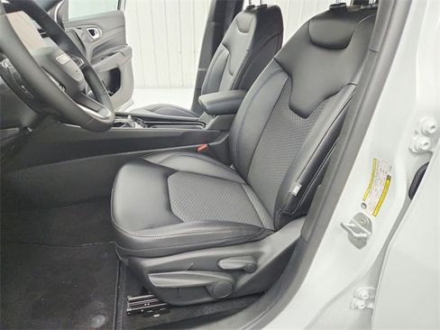 New 2026 Jeep Compass Latitude image 19