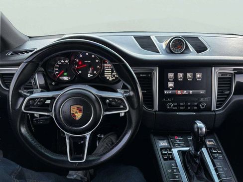 Used 2018 Porsche Macan image 28