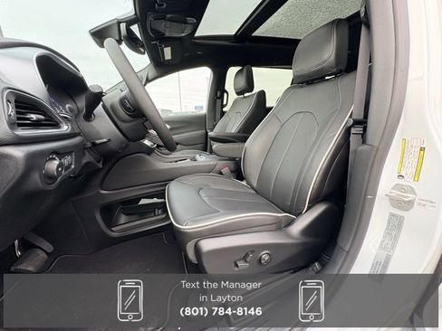 New 2026 Chrysler Pacifica Limited image 2