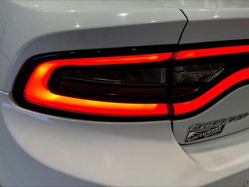 Used 2018 Dodge Charger SXT RWD image 22