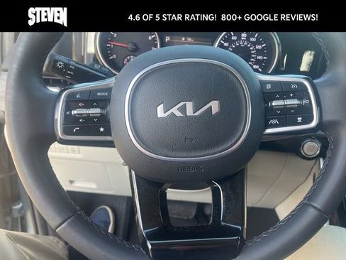 Used 2024 Kia Carnival EX image 15