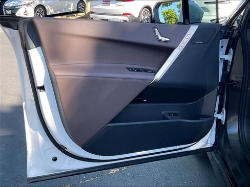 Used 2023 BMW iX xDrive50 w/ Sport Package AWD/4WD image 23