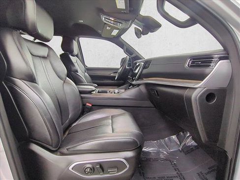 Used 2024 Jeep Wagoneer Series II w/ Flexible Seating Group RWD image 23