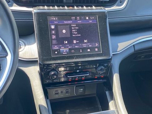 Used 2023 Jeep Grand Cherokee Altitude AWD/4WD image 10