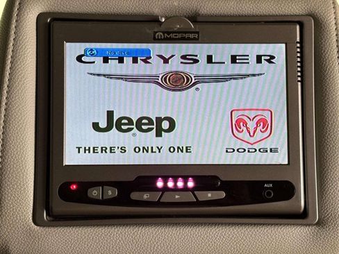 Used 2008 Chrysler Town & Country Limited w/ Trailer Tow Group FWD image 40