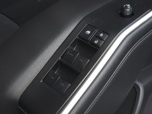 Used 2021 Toyota Highlander XLE image 27