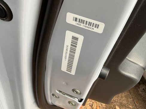 Used 2025 Nissan Versa SV image 9