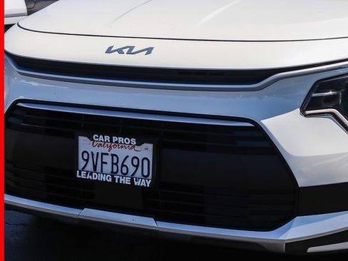 Certified 2025 Kia Niro EX FWD image 12