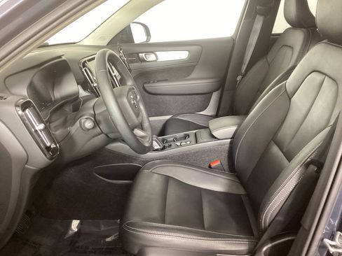 Used 2021 Volvo XC40 T5 Momentum w/ Premium Package image 17