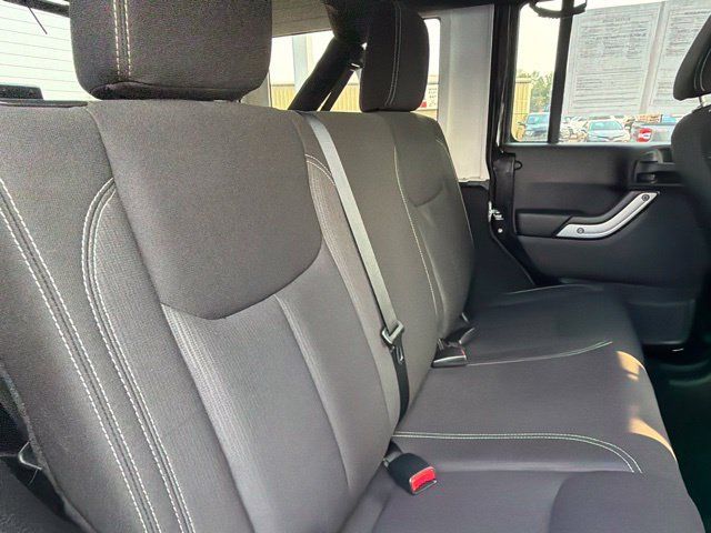 Used 2013 Jeep Wrangler Unlimited Sahara w/ Connectivity Group AWD/4WD image 10