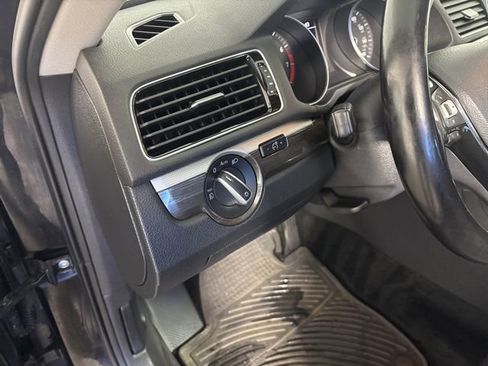 Used 2017 Volkswagen Passat 1.8T SE w/ SE Lighting Package image 13