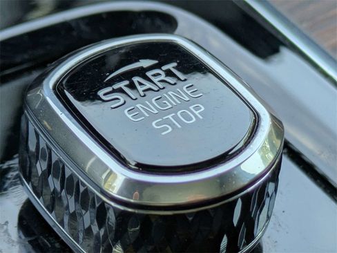 Used 2023 Volvo XC60 B5 Plus image 30