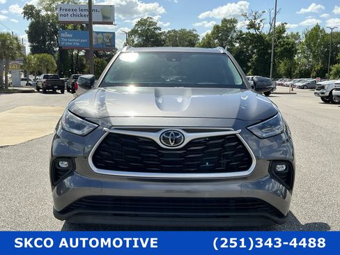 Used 2021 Toyota Highlander XLE image 8