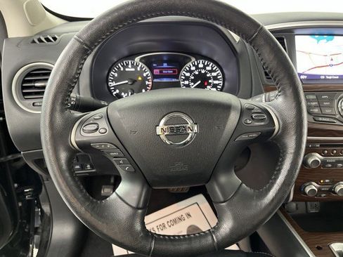 Used 2020 Nissan Pathfinder Platinum FWD image 17
