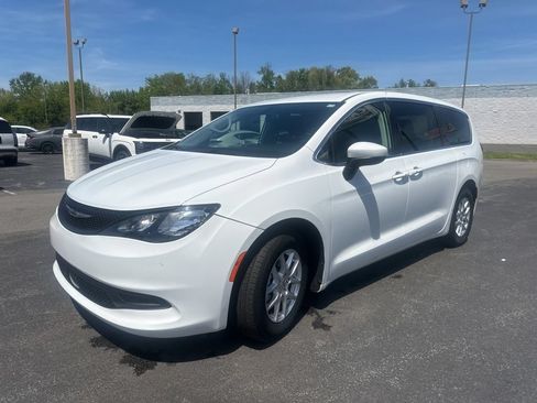 Used 2022 Chrysler Voyager LX FWD image 14