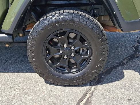 Used 2021 Jeep Gladiator Sport AWD/4WD image 8