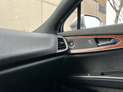 Used 2020 Lincoln Nautilus Reserve w/ Cargo Utility Package image 19