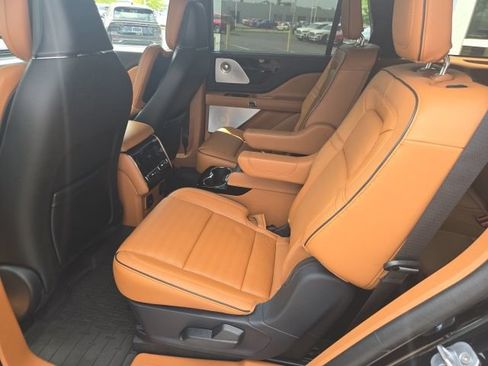 Used 2025 Lincoln Aviator Black Label AWD/4WD image 29