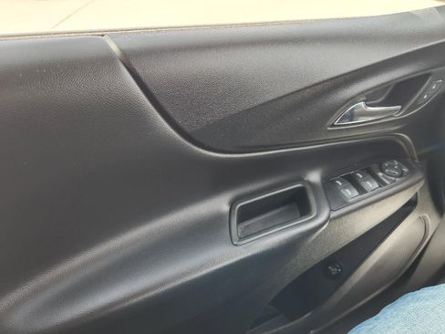 Used 2018 Chevrolet Equinox LT image 16