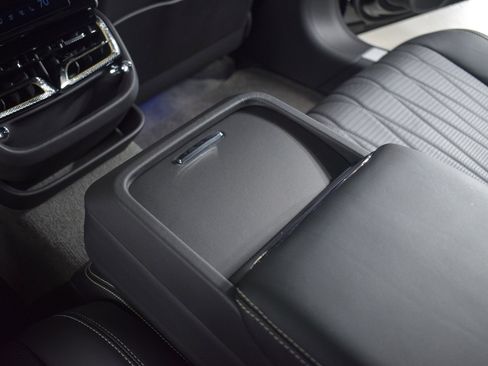 Certified 2020 Bentley Flying Spur W12 image 21