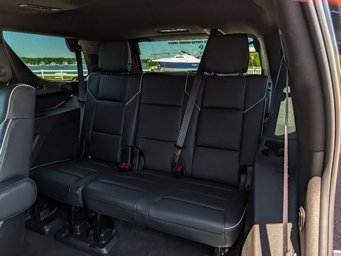 Used 2023 Cadillac Escalade Premium Luxury AWD/4WD image 19