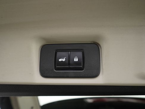 Used 2024 Nissan Ariya EVOLVE+ e-4ORCE image 11