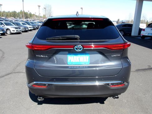 Used 2023 Toyota Venza Limited image 4