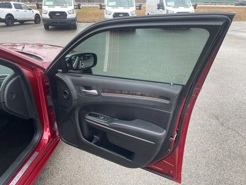 Used 2014 Chrysler 300 C image 45