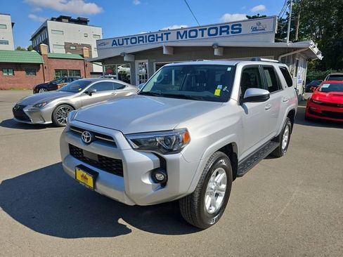 Used 2024 Toyota 4Runner SR5 image 2