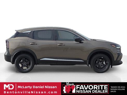 New 2026 Nissan Kicks SV w/ SV Premium Package image 6