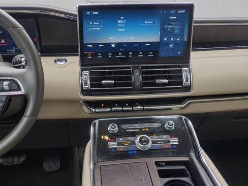Certified 2024 Lincoln Navigator Reserve AWD/4WD image 28