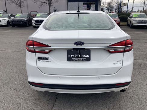 Used 2017 Ford Fusion SE w/ Fusion SE Technology Package image 6