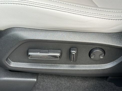 Used 2025 Honda Pilot Touring image 14