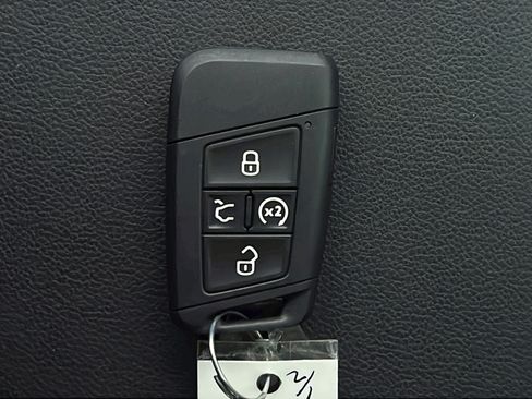 Used 2025 Volkswagen Jetta SEL FWD image 26