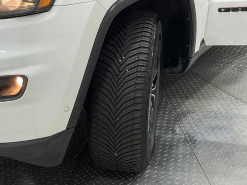 Used 2019 Jeep Grand Cherokee Trailhawk AWD/4WD image 36