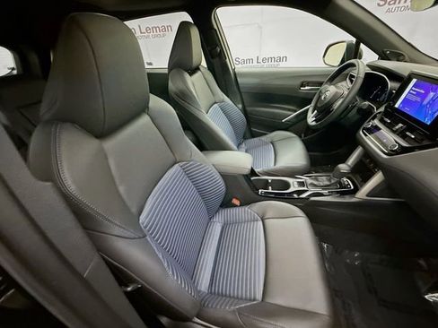 Used 2024 Toyota Corolla Cross XSE w/ Convenience Package image 28