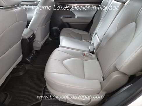 Used 2023 Toyota Highlander Limited AWD/4WD image 16