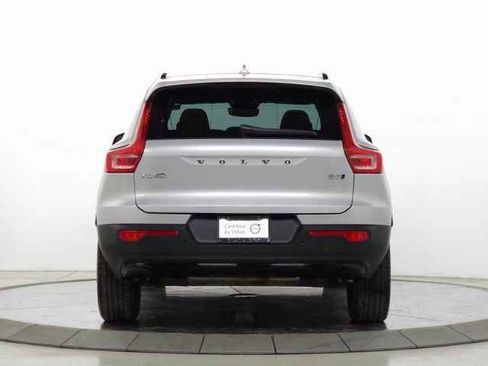 Certified 2025 Volvo XC40 B5 Plus image 8