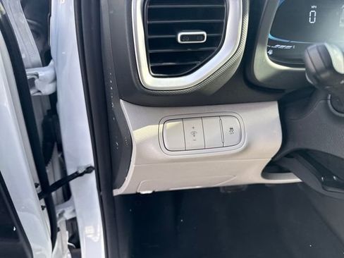 Certified 2023 Hyundai Venue SEL image 15