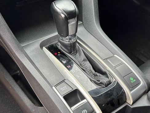 Used 2019 Honda Civic Touring image 16