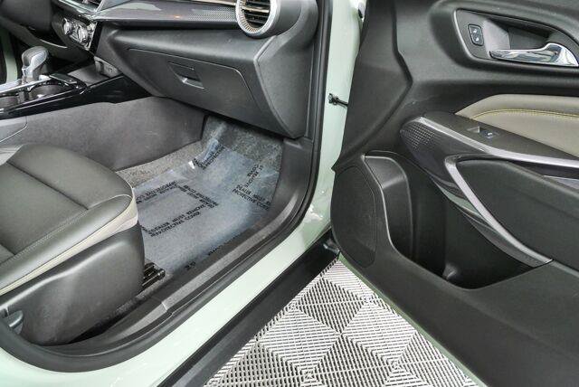 Used 2025 Chevrolet Trax ACTIV w/ Sunroof Package FWD image 23