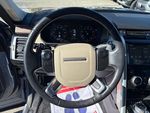 Used 2019 Land Rover Discovery HSE image 18