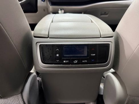 Used 2018 Toyota Highlander Limited AWD/4WD image 15