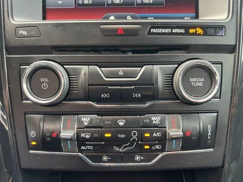 Used 2016 Ford Explorer XLT w/ Equipment Group 202A AWD/4WD image 30