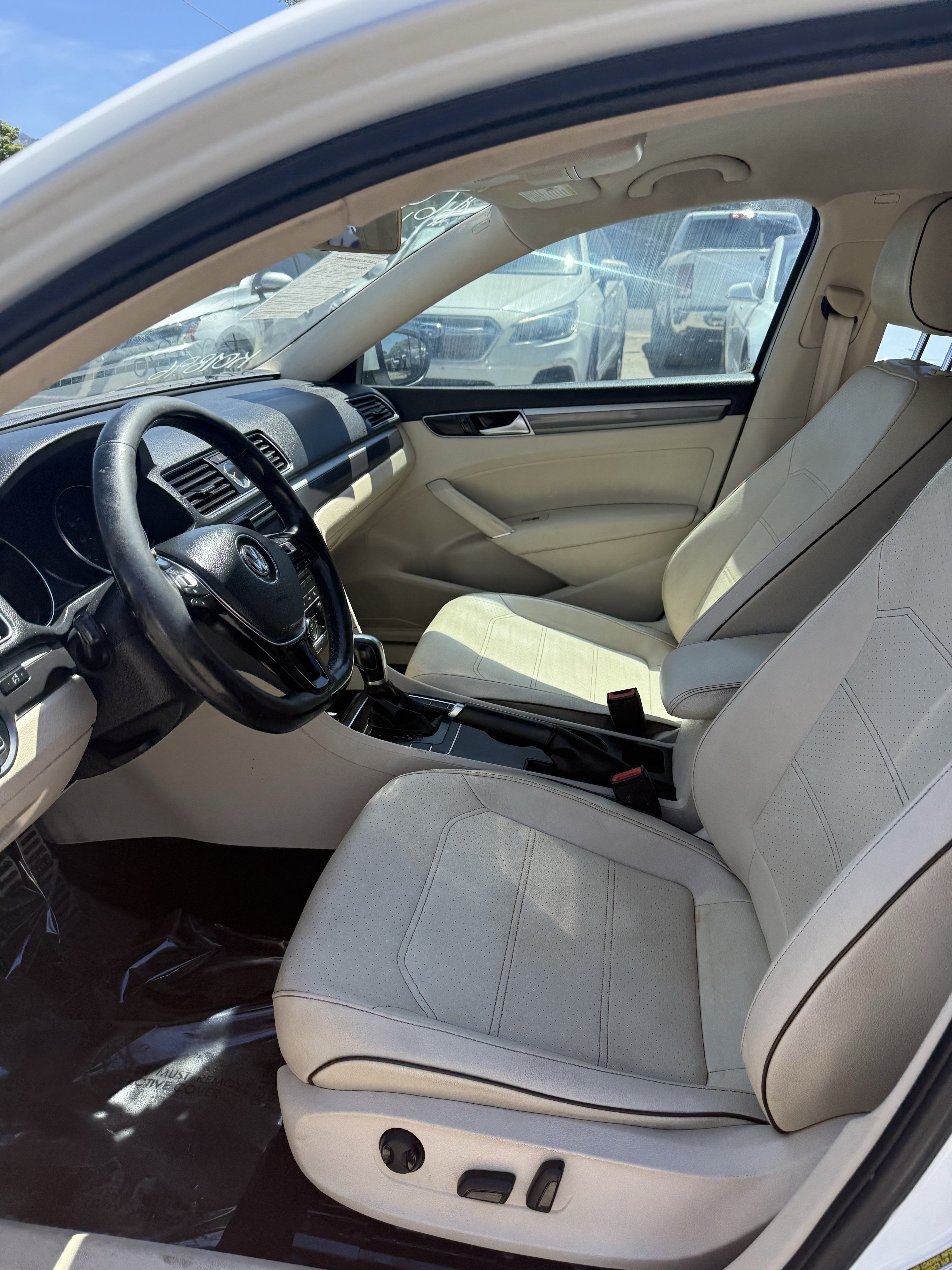 Used 2017 Volkswagen Passat 1.8T R-Line w/ R-Line Lighting Package FWD image 11