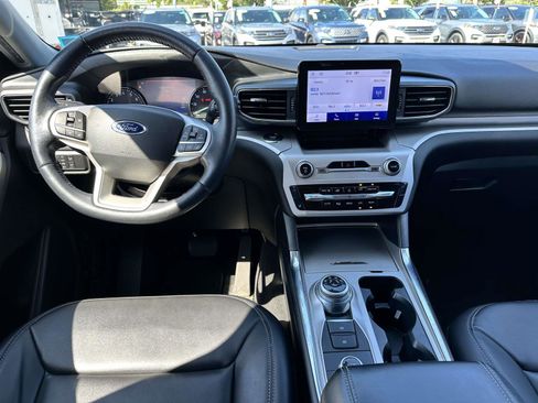 Used 2022 Ford Explorer XLT w/ Equipment Group 202A image 17