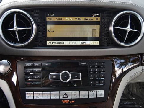 Used 2013 Mercedes-Benz SL 550 image 32