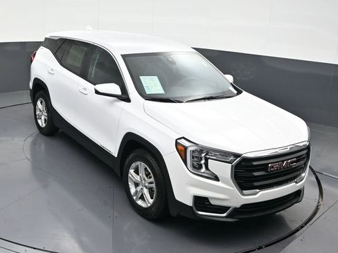 Used 2023 GMC Terrain SLE image 21